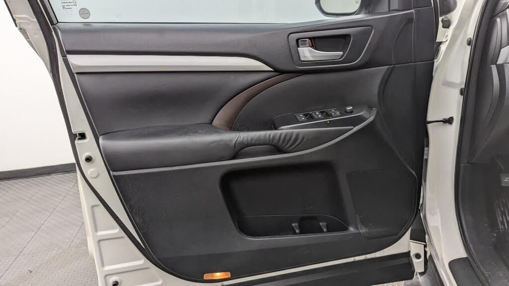 2015 Toyota Highlander XLE - Photo 2