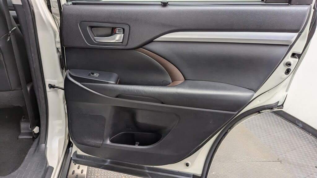 2015 Toyota Highlander XLE - Photo 11